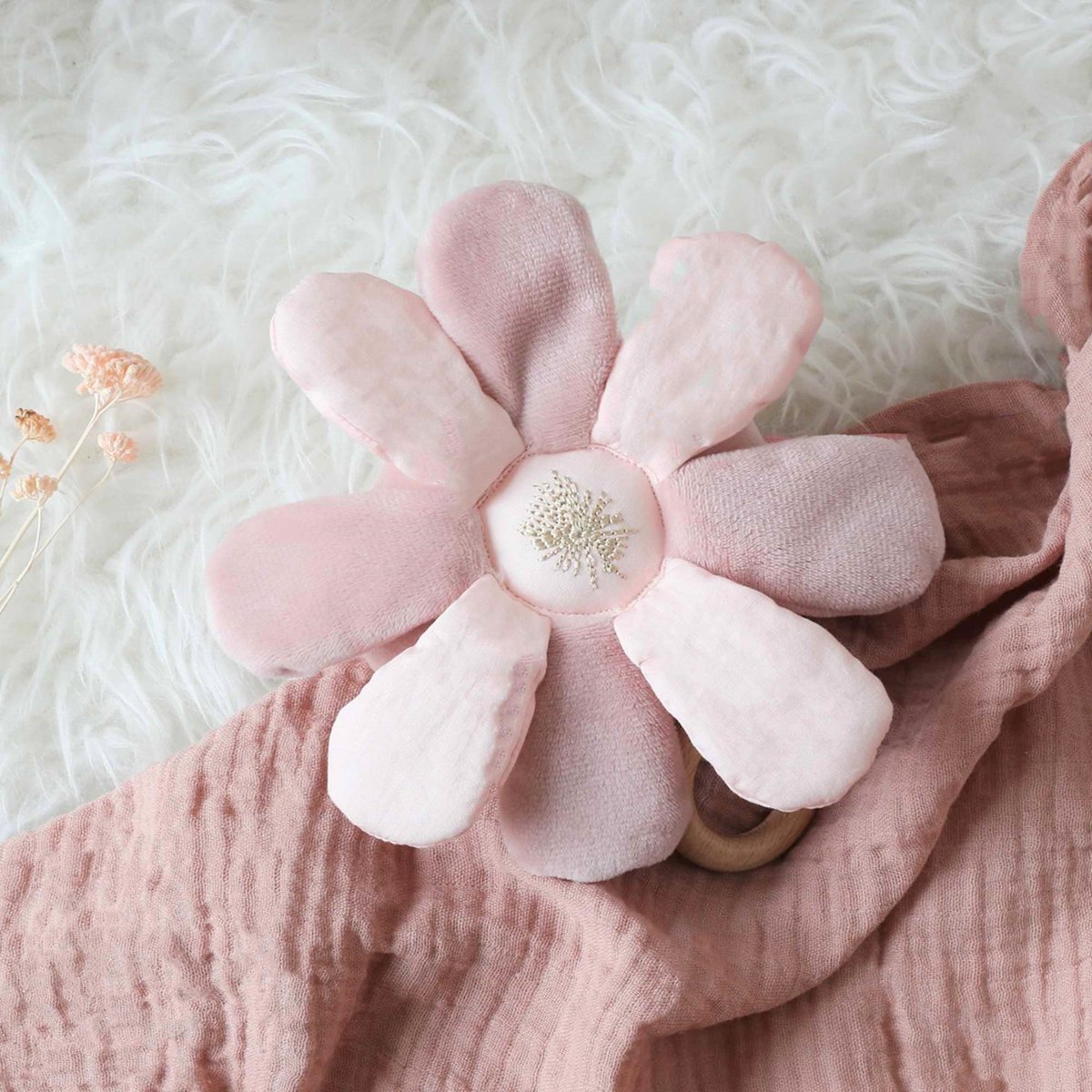 Peluche musicale fleur en coton bio rosa, TROIS KILOS SEPT