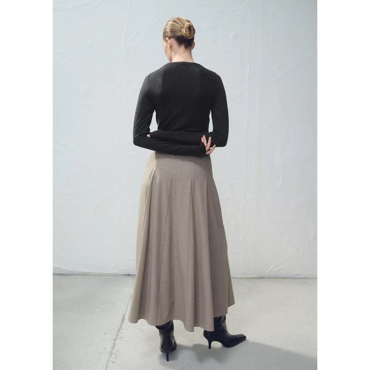 Jupe évasée à godets avec ceinture gris, MANGO