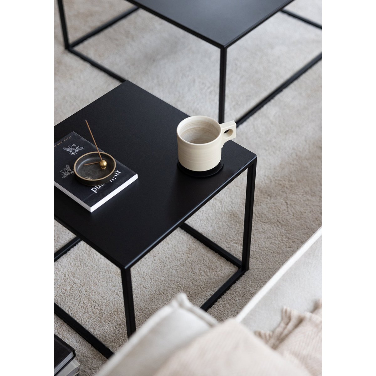 Table d'appoint SOLI X noir, METALLBUDE