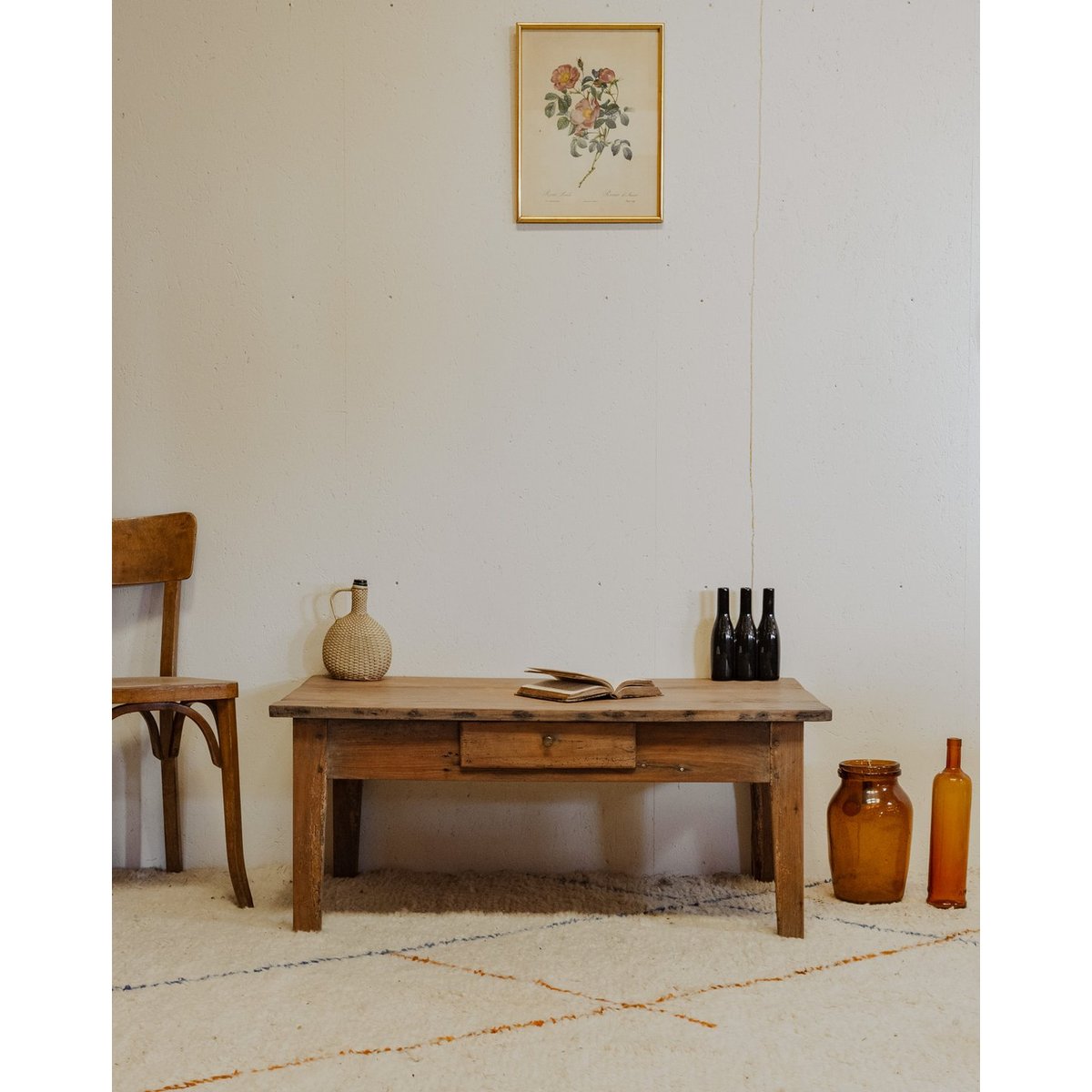 Table basse en noyer Léonie N°897 - Bon état bois clair, DEBONGOUT