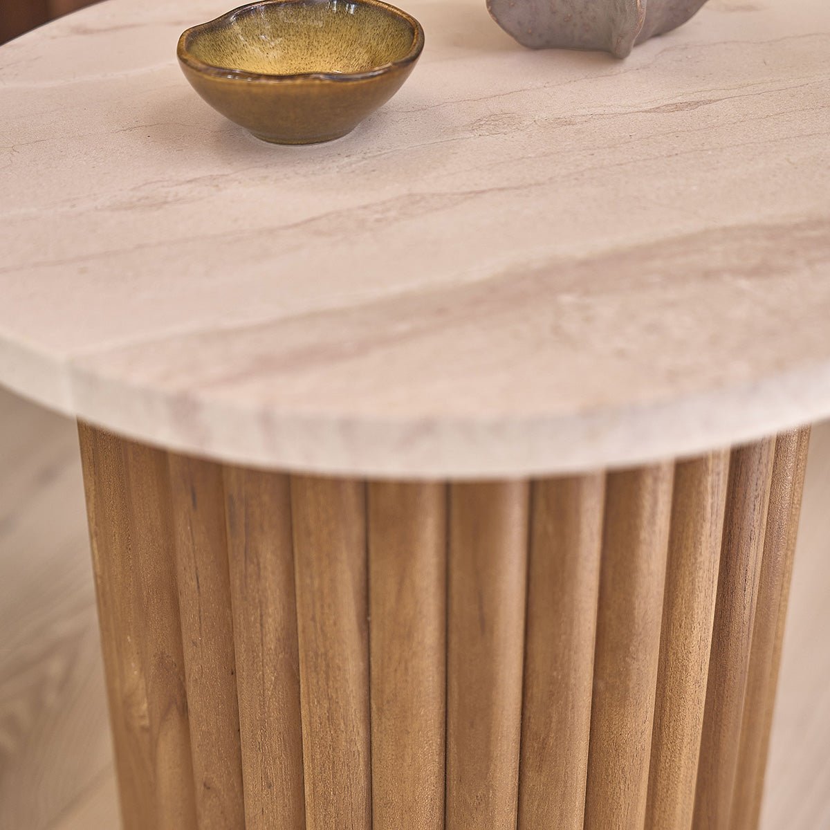 Table d'appoint en teck massif et marbre  COLINE blanc, BERAH GETAH