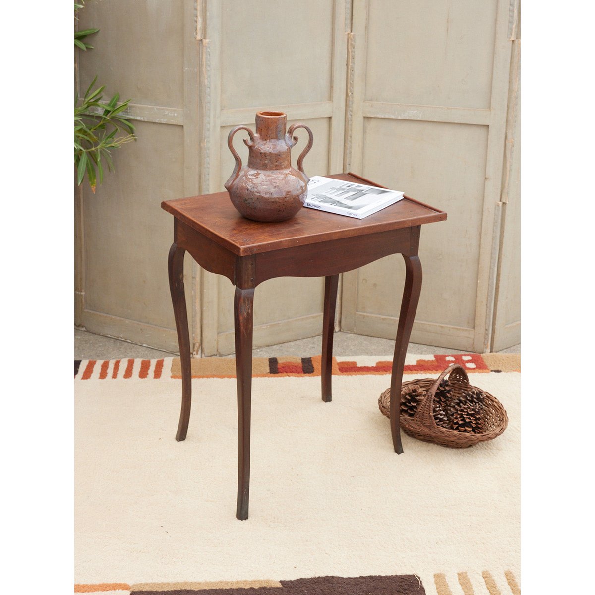 Petite table d'appoint en bois Francine N°1689 - Bon état bois foncé, DEBONGOUT