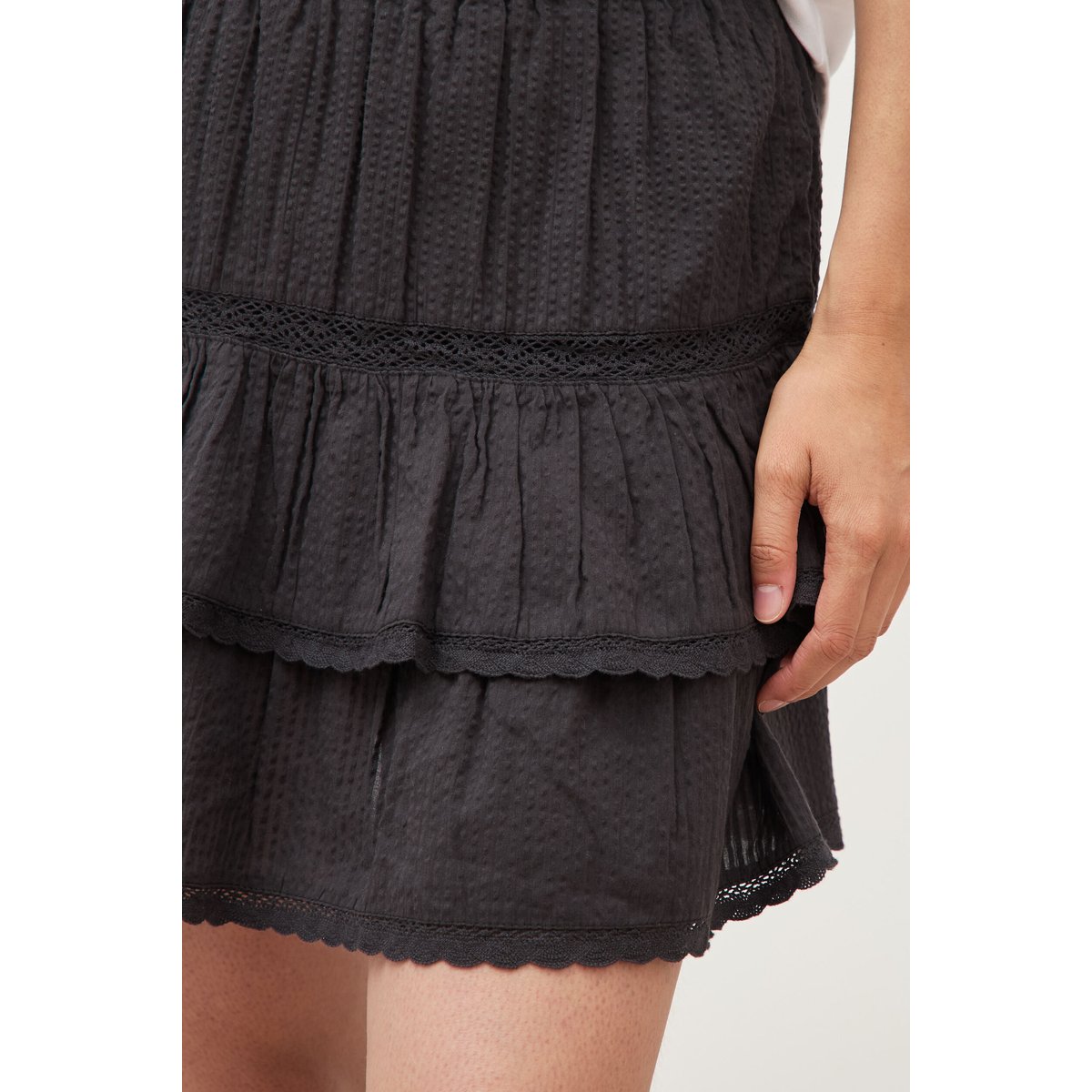 Mini-jupe fluide en coton doublée noir, BONOBO
