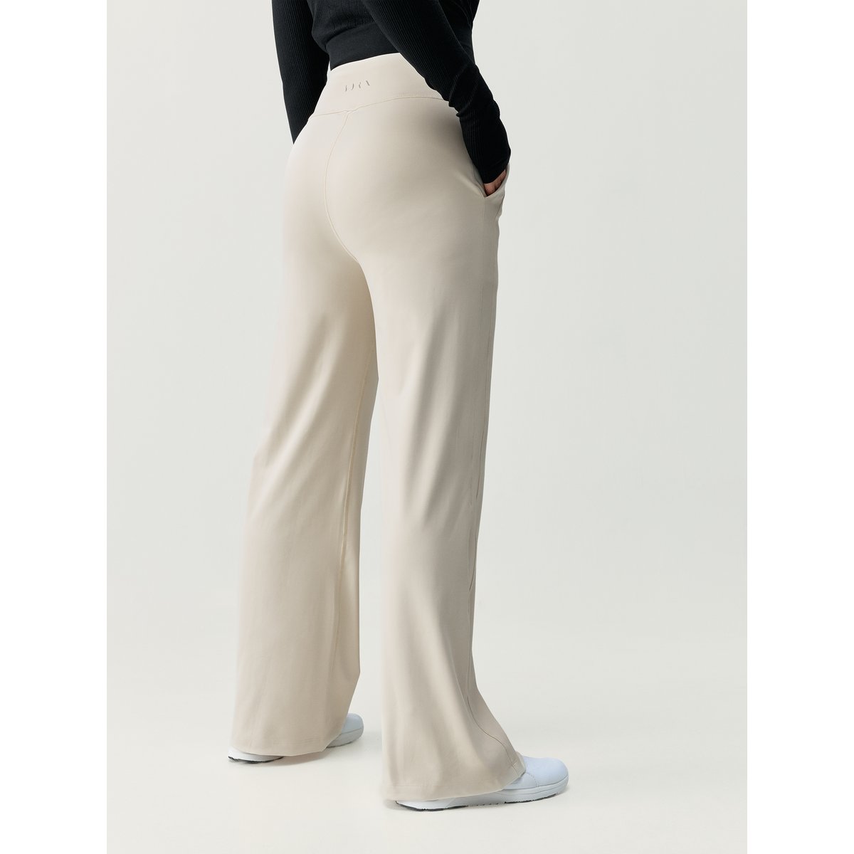 Pantalon de sport femme Lua Polo Jambe large avec poches blanc ivoire chaud, BORN
