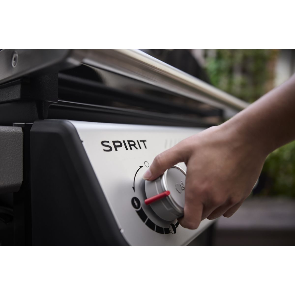 Barbecue gaz Spirit E-310 black 3 brûleurs sur chariot 52x45 cm couleur unique, WEBER