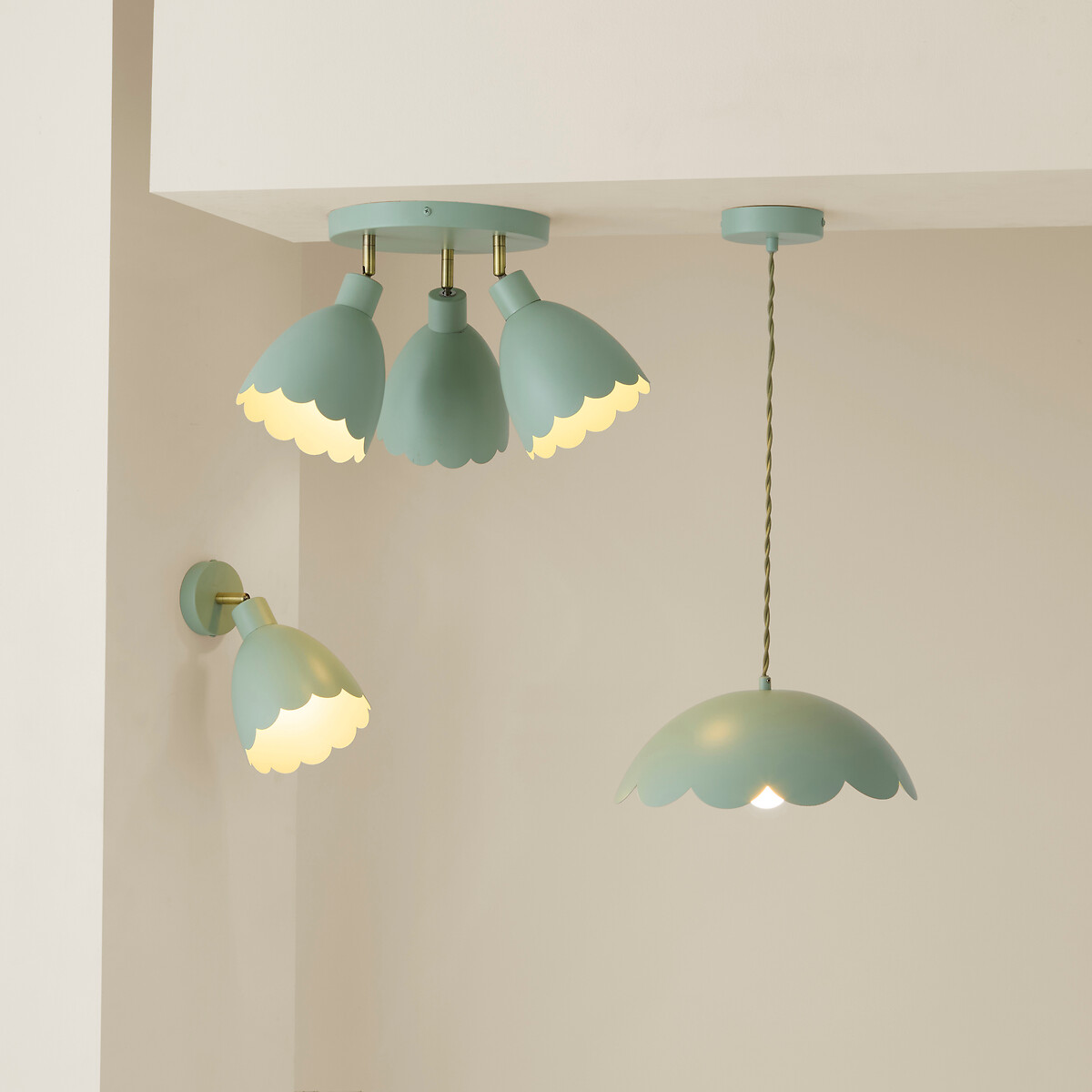 Minnie 3-Light Flower Scallop Ceiling Light sage green, SO'HOME