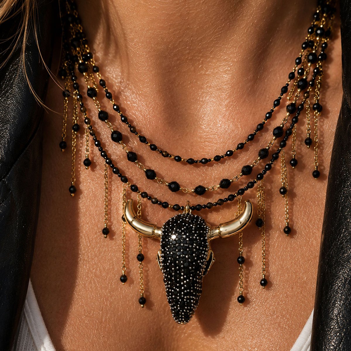 Collier de perles avec pendentif tête de buffle et chaînes DUKO noir, HIPANEMA