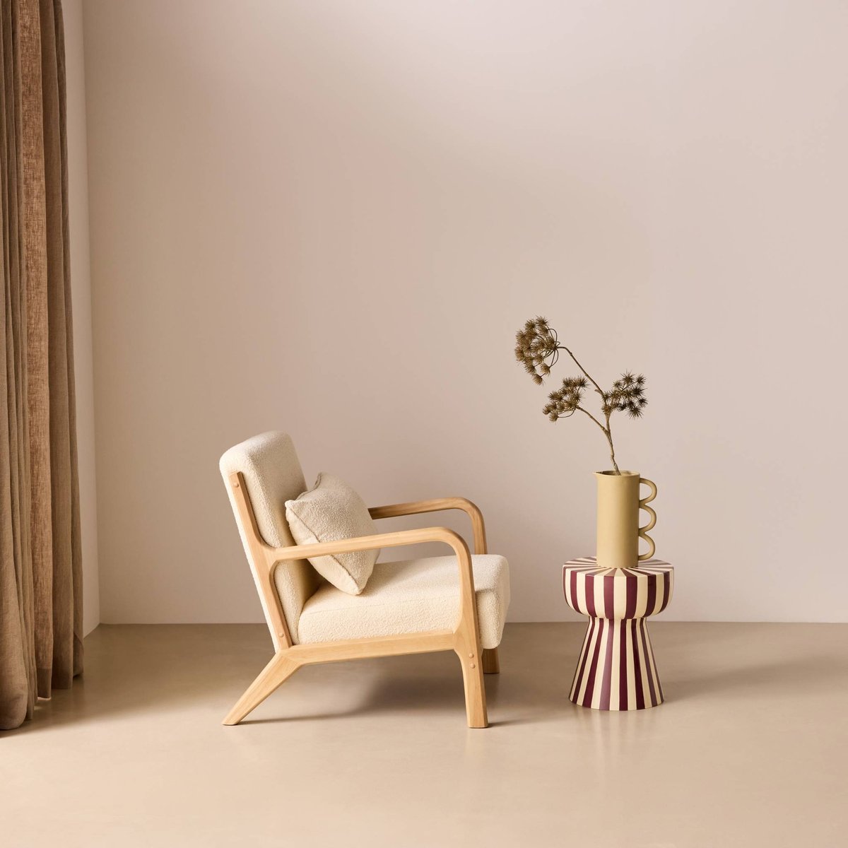 Fauteuil scandinave bois d'hévéa et bouclette texturée LORENS beige, SWEEEK