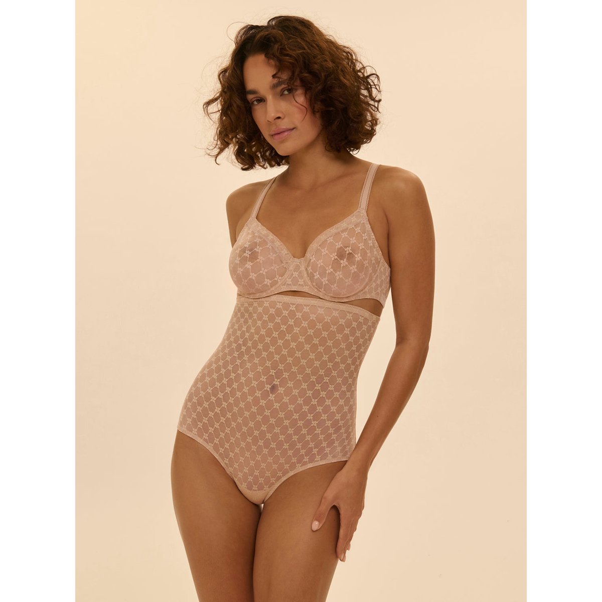 Soutien-gorge avec armatures moulé décolleté plongeant, PLUME nude, SIMONE PERELE