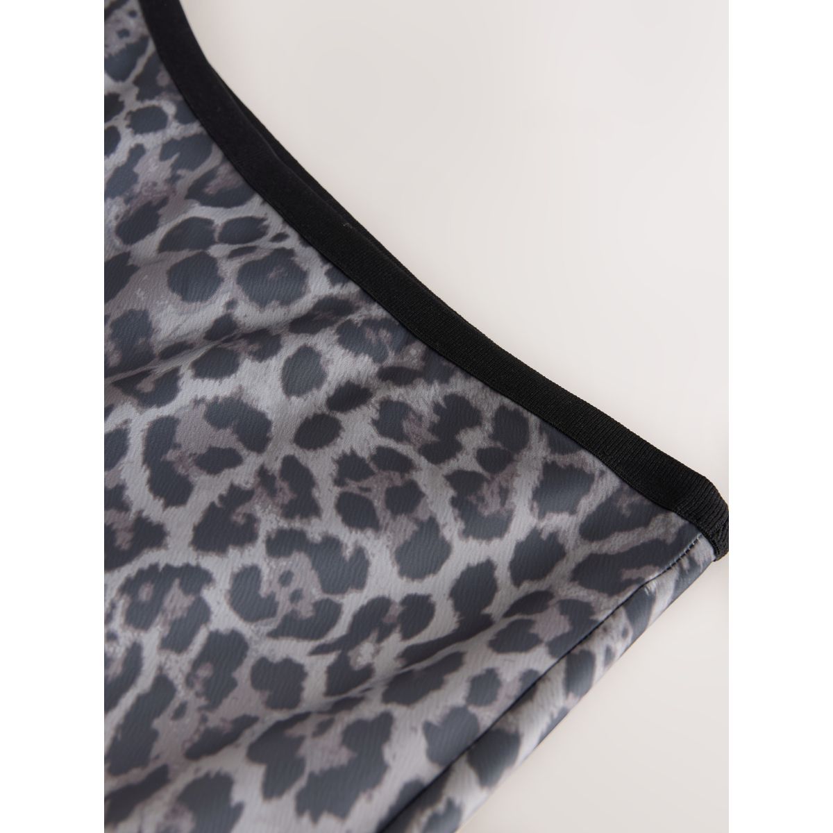 Jupe mi-longue en satin imprimé animal noir et gris, NEXT