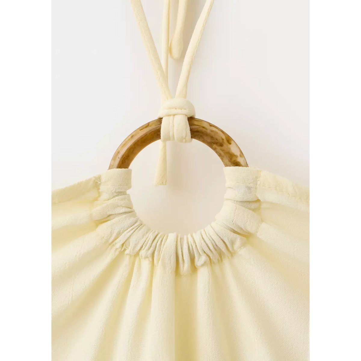 Top halter avec détail anneau jaune pastel, MANGO TEEN