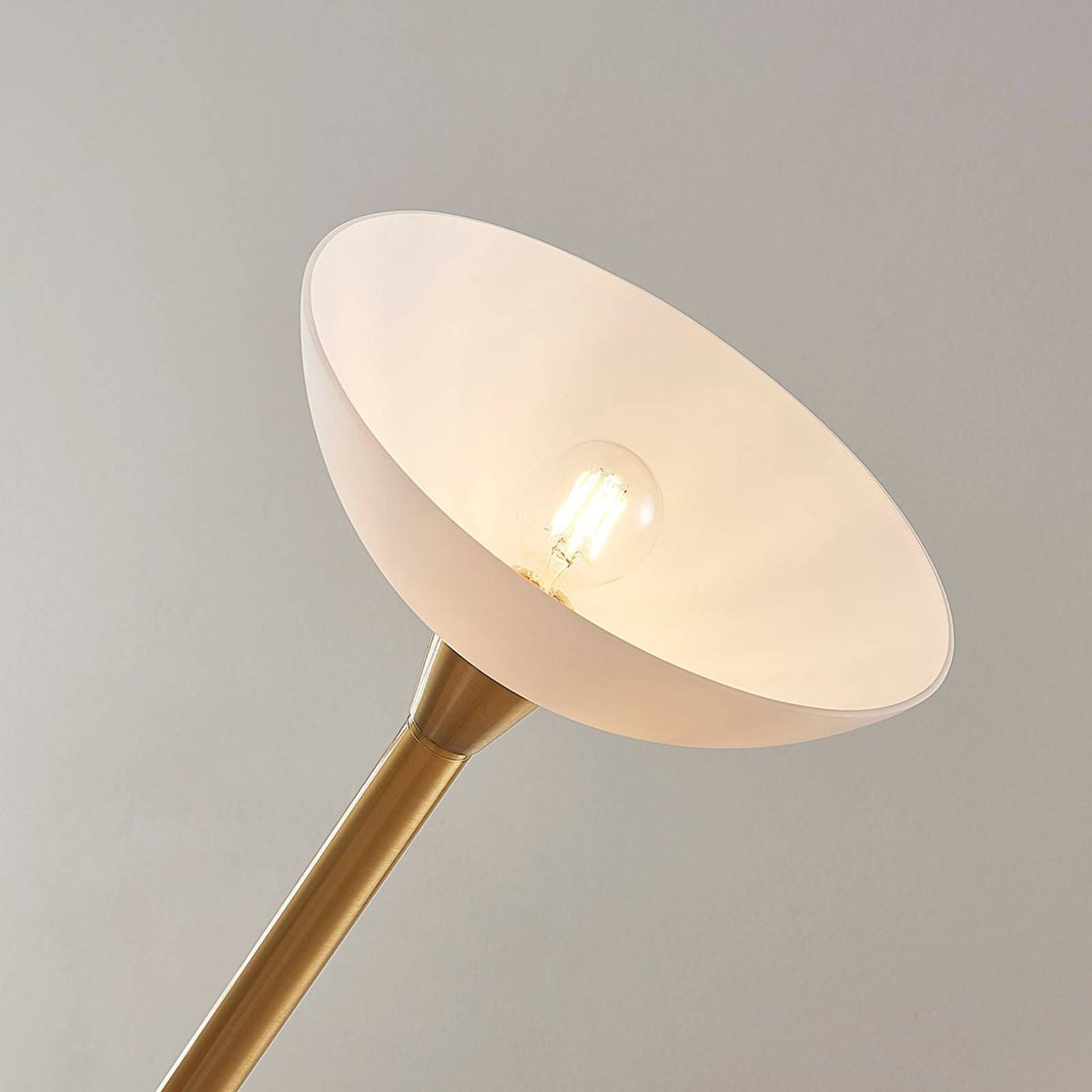 Lampadaire en métal moderne, Ignacia laiton mat, blanc, LINDBY