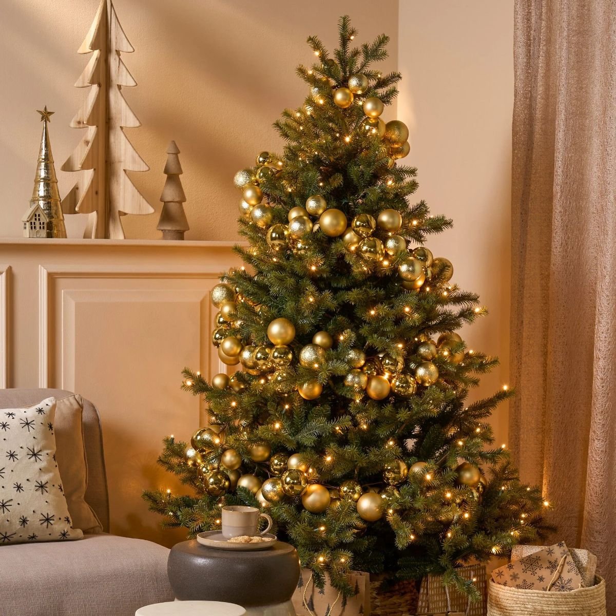 Sapin de Noël artificiel avec LED H215 cm CLIVE vert, BLACK BOX TREES