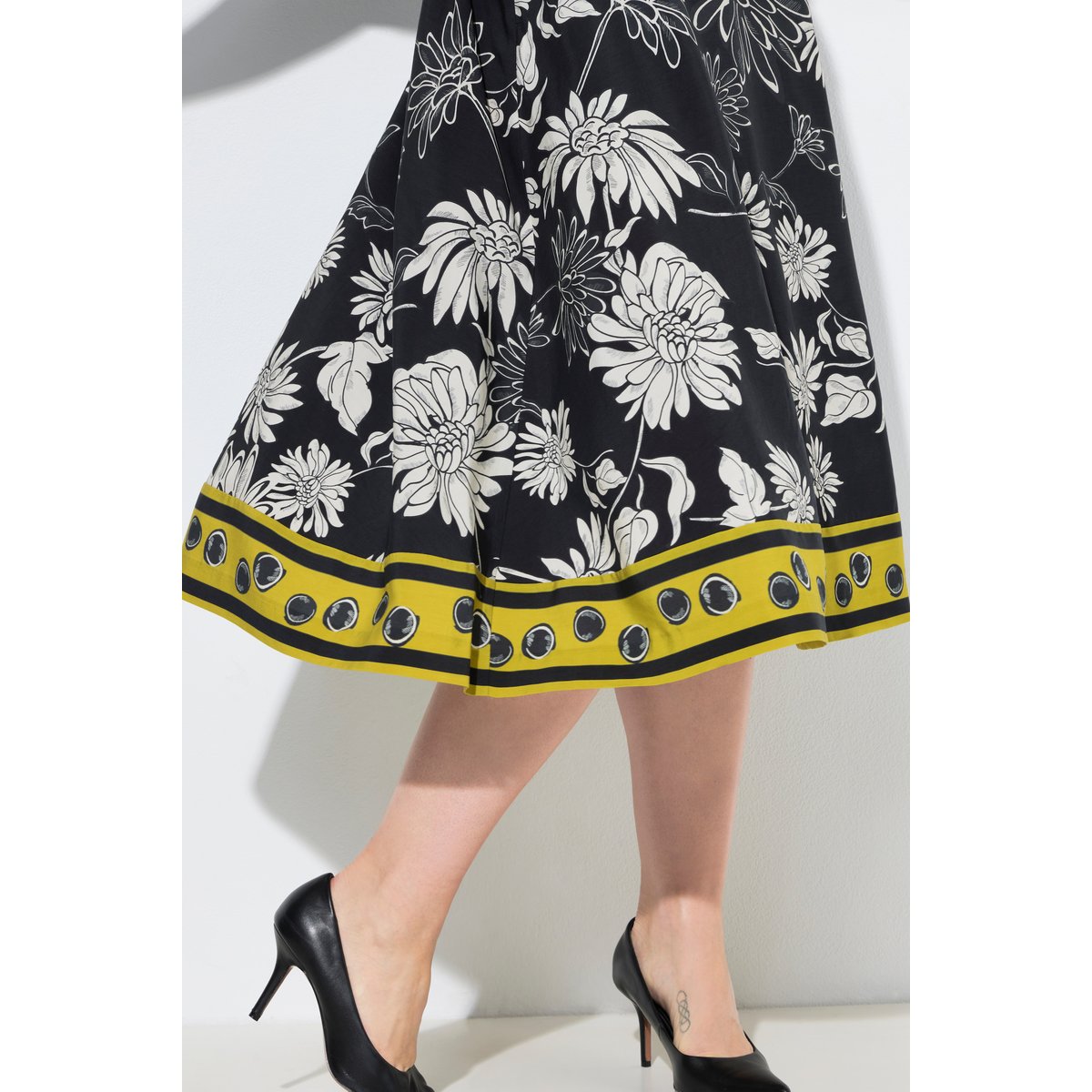 Jupe midi en Lyocell, motif à fleurs noir, ULLA POPKEN