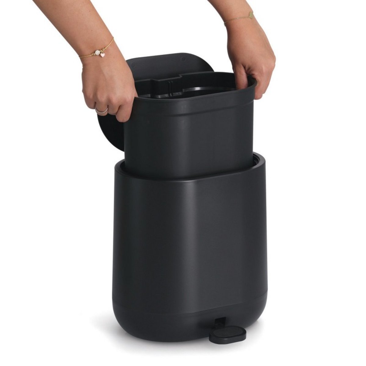 Poubelle de salle de bains à pédale design 6 litres noir, ZELLER PRESENT