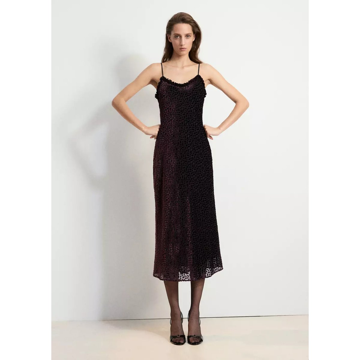 Robe à pois en dévoré noir, MANGO