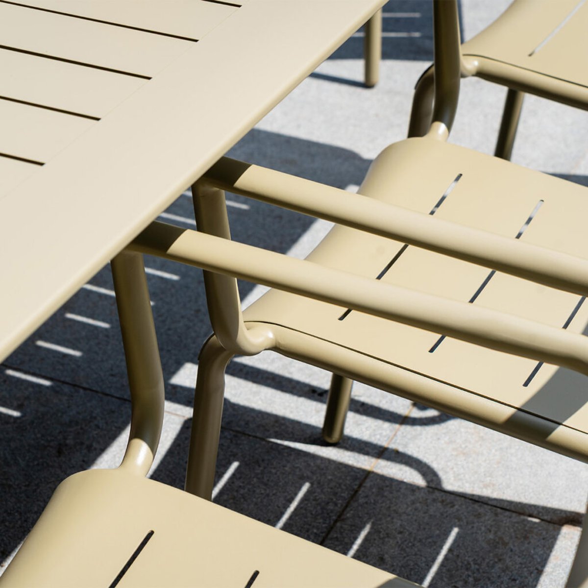 Ensemble de jardin extensible 6/10p en aluminium Kaki clair 8 fauteuils HAVANA kaki clair, WILSA GARDEN