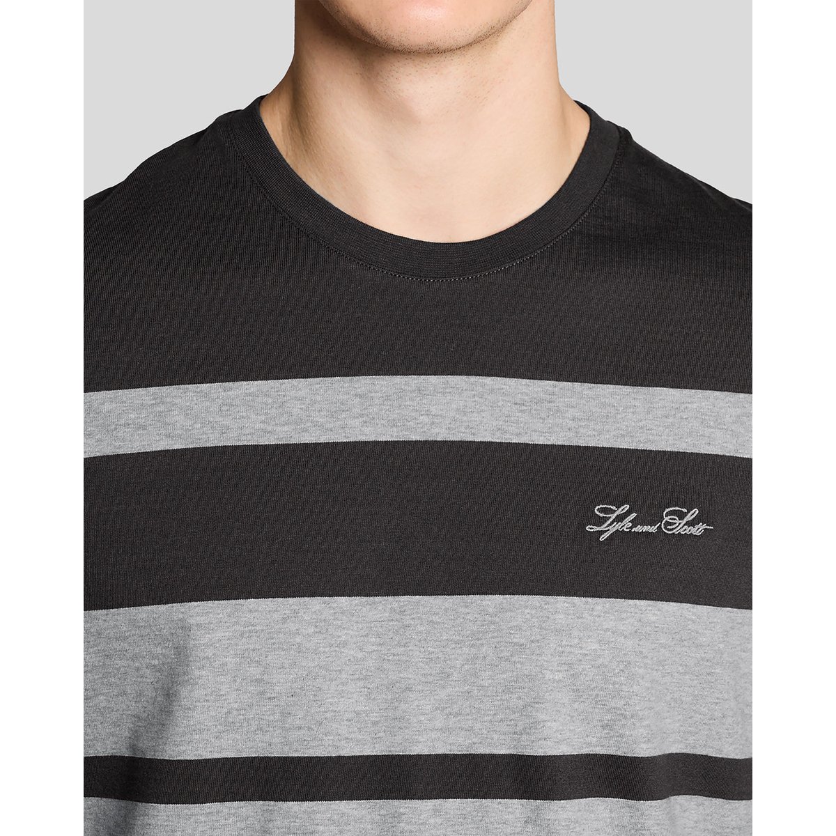 T-shirt coupe décontractée à rayures gris charbon de bois/ clair gris chiné, LYLE & SCOTT