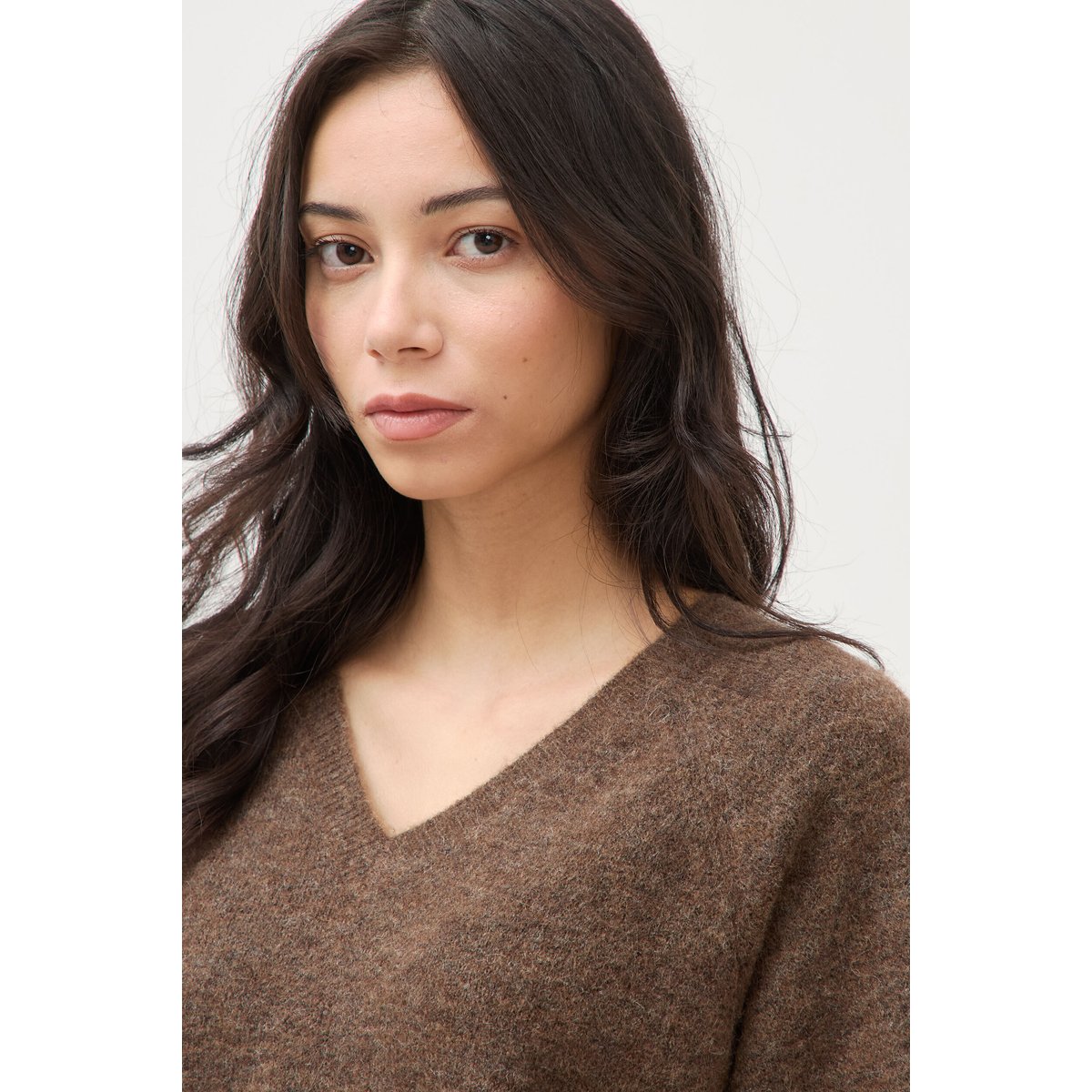Pull droit court col v manches courtes marron, BONOBO