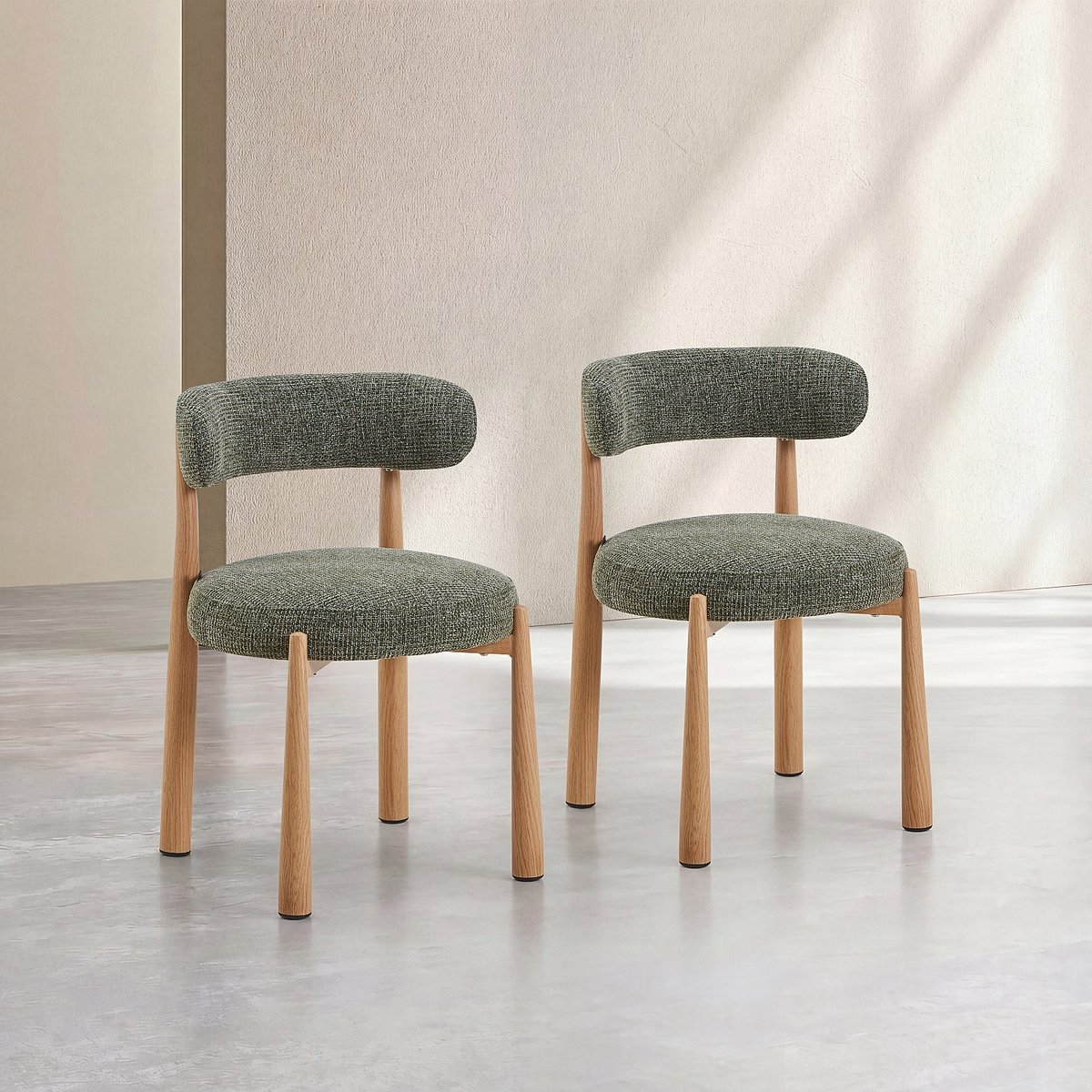 Lot de 2 chaises en tissu et métal finition chêne BRYNE vert, HABITAT