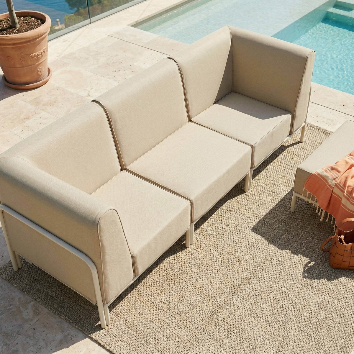 Salon de jardin modulable 4 places avec 1 chauffeuse, 2 fauteuils d'angle et un pouf, PATIO beige, OVIALA