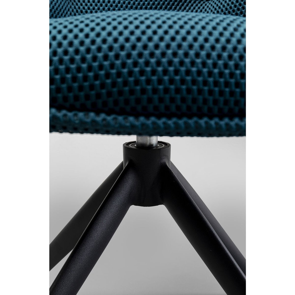 Chaise avec accoudoirs pivotante, CARLITO MESH bleu, KARE DESIGN