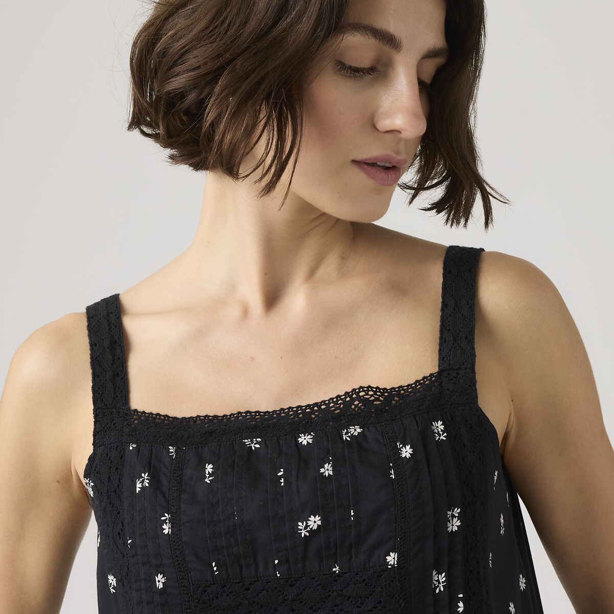 Vestido corto de tirantes, estampado floral estampado flores fondo negro, LEVI'S