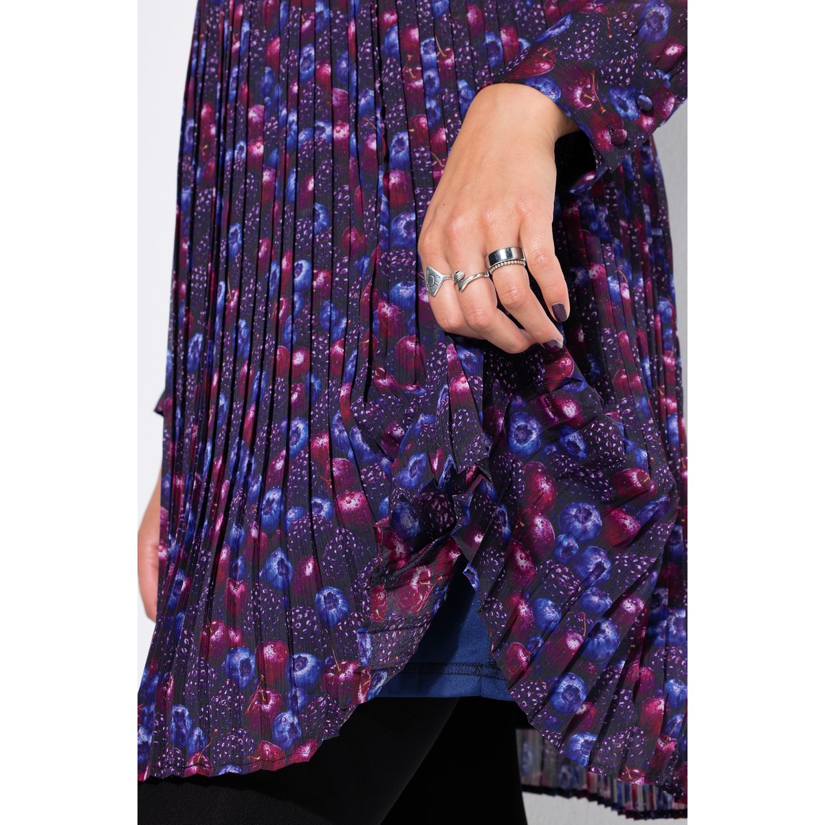 Robe plissée, motif baies bleu lilas, STUDIO UNTOLD