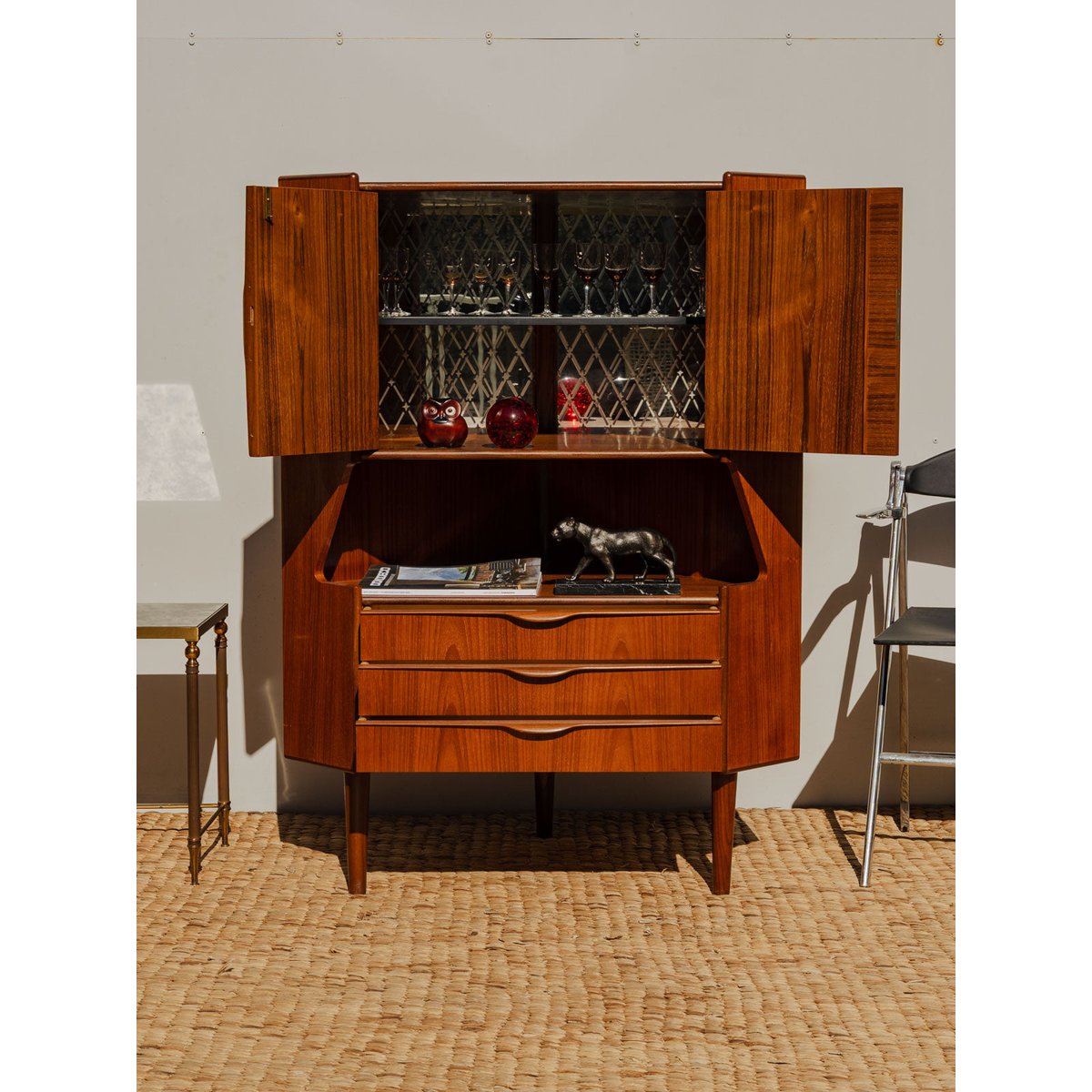 Grand buffet d'angle en bois Gilbert N°876 - Bon état bois foncé, DEBONGOUT