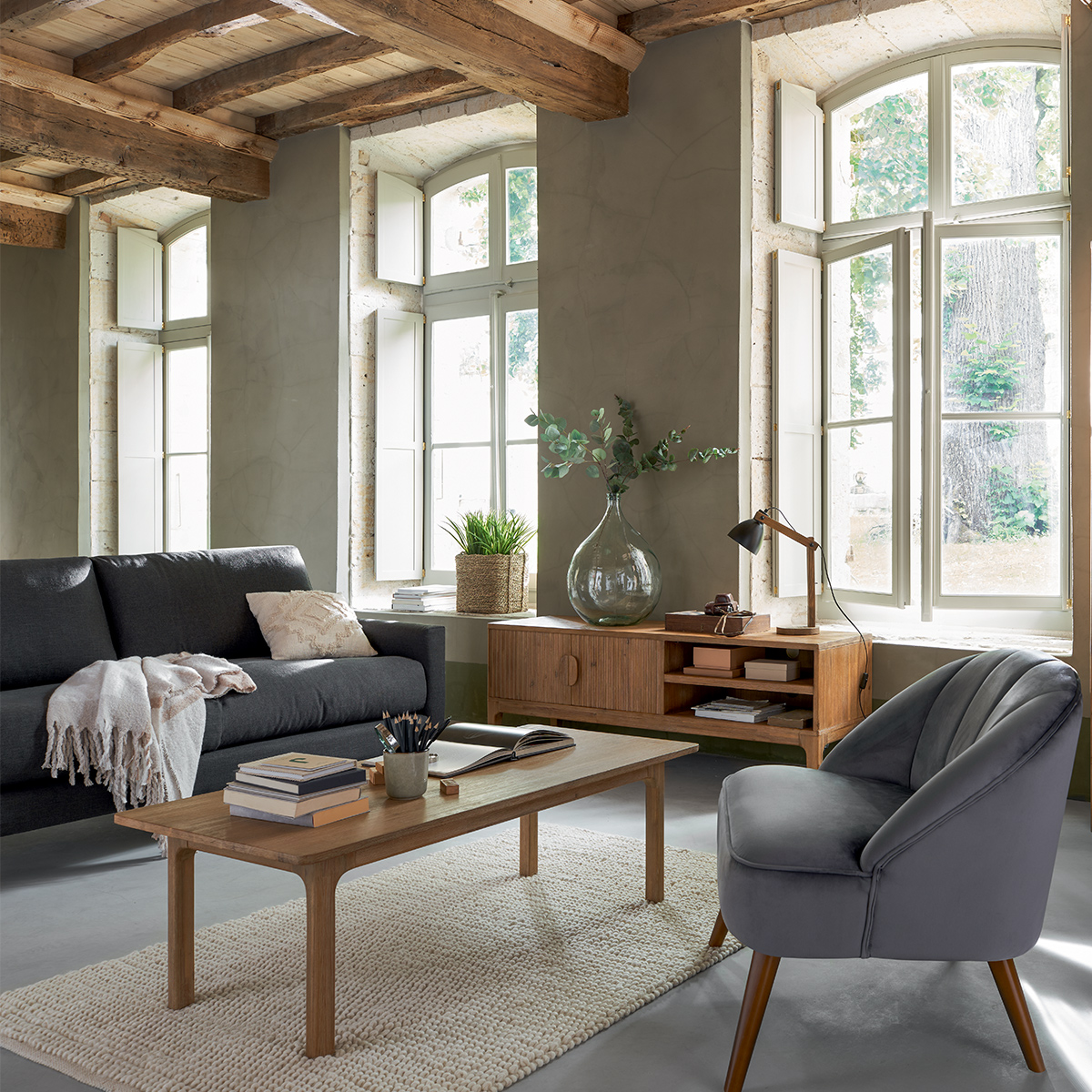 Meuble TV bois d'acacia portes cannelées SABOR beige, ATMOSPHERA