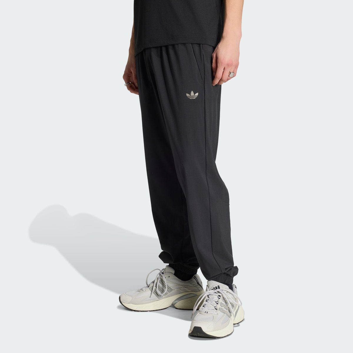 Pantalon De Survêtement Trèfle Tech Essentials Pantalon De Survêtement Trèfle Tech Essentials black, adidas Originals