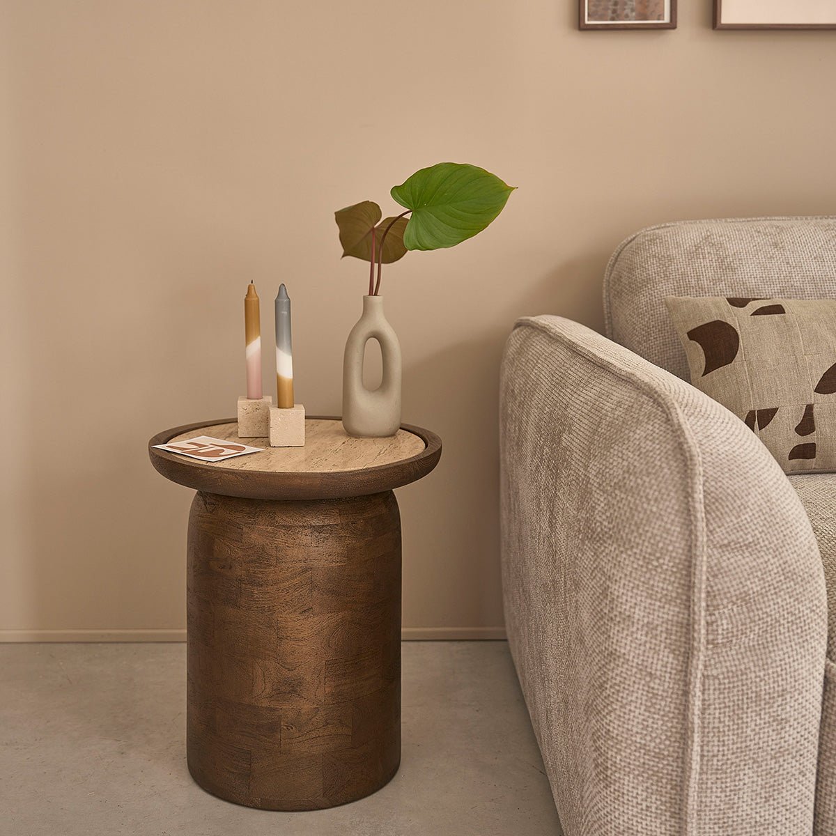 Table d'appoint en bois de manguier et travertin  ELENA marron, BERAH GETAH