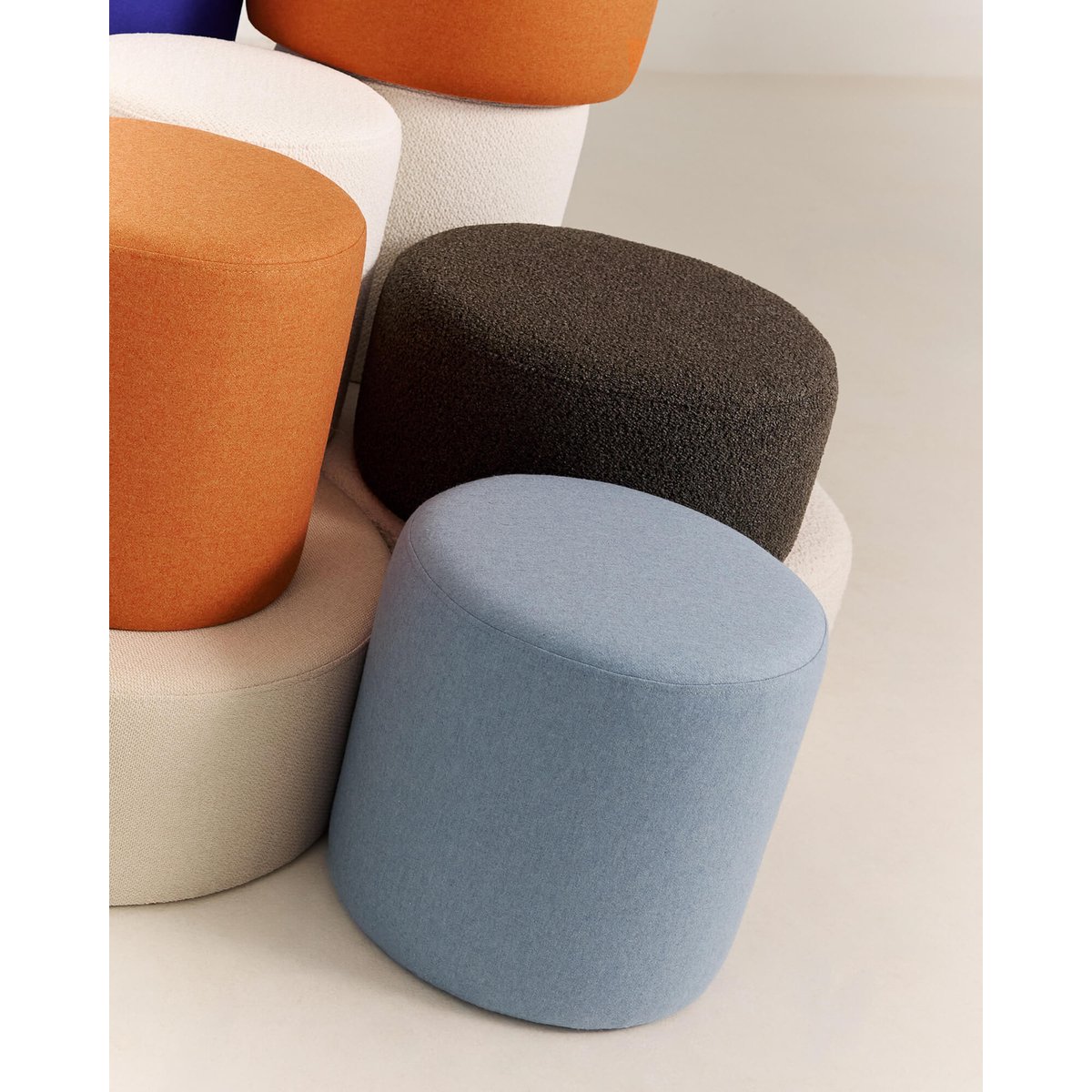 Pouf folk bas en laine bleu bébé Couleur bleu bébé Noo.Ma | La Redoute