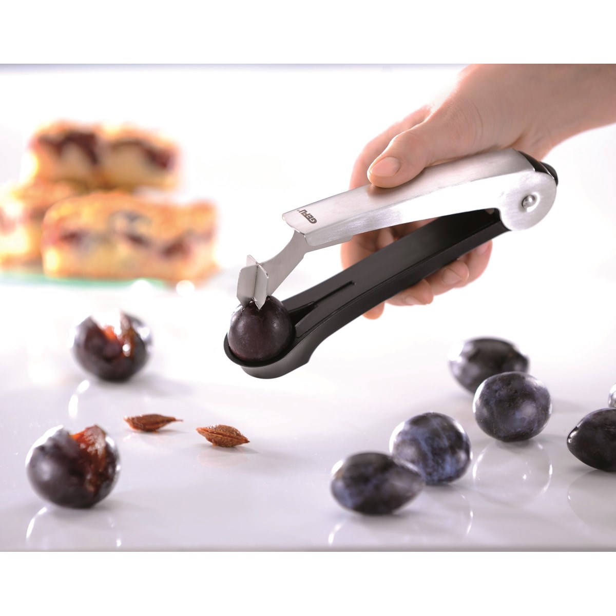 Denoyauteur de prunes DROPIO argent, GEFU