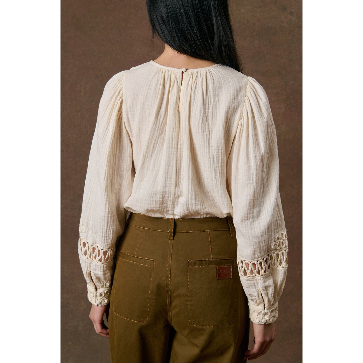 Blouse col rond à broderies ajourées, RIYA crème, LOUISE MISHA