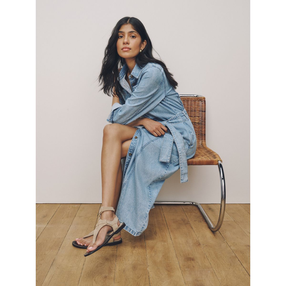 Robe chemise midi en denim avec ceinture bleach blue, NEXT