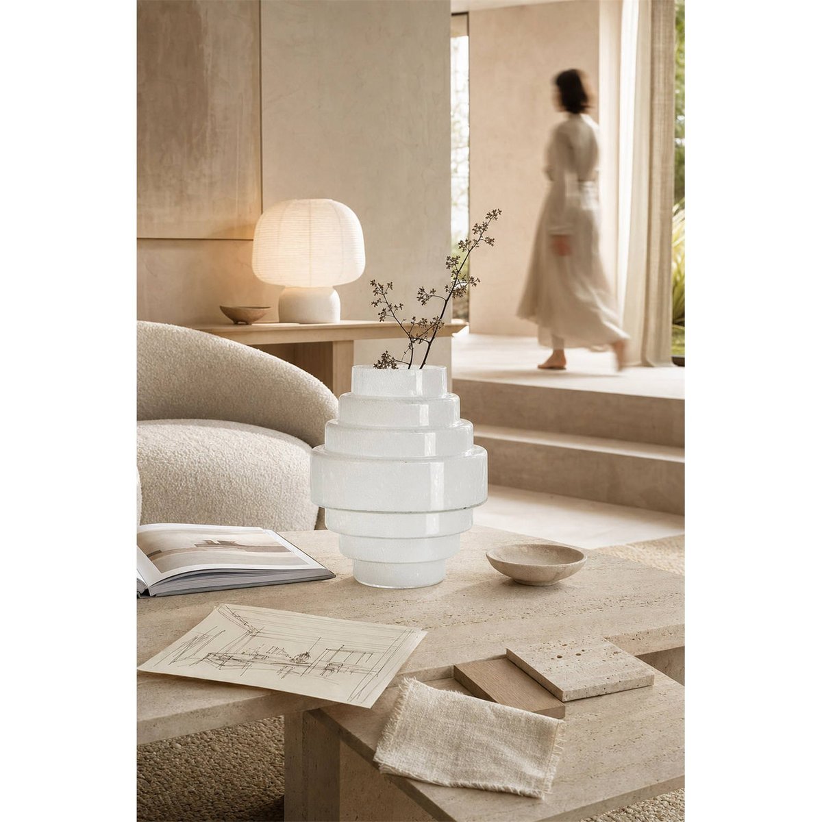 Vase en verre au relief sculptural blanc, RECOLLECTION