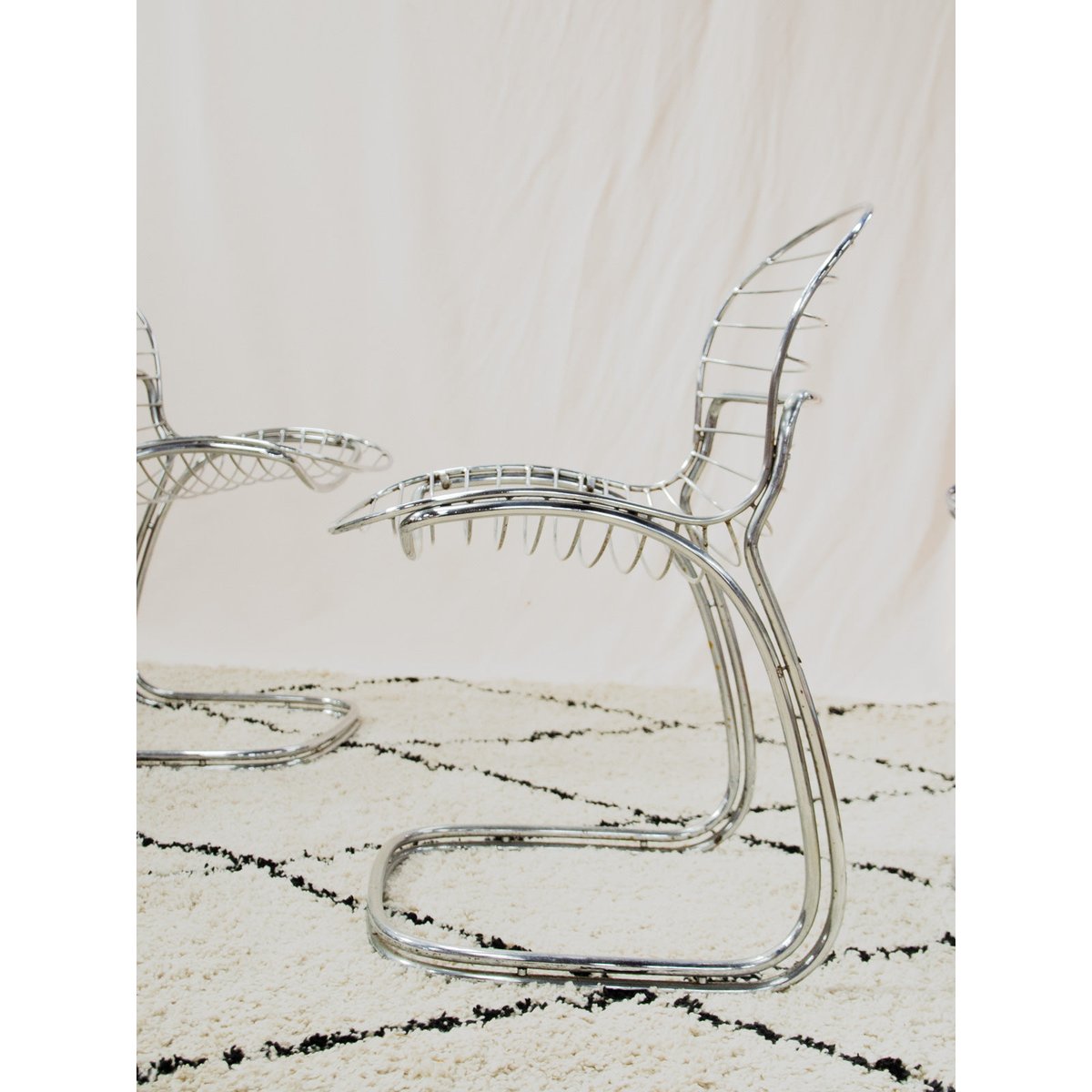 Lot de 4 chaises en métal chromé Alma N°2140 - Bon état métal, DEBONGOUT