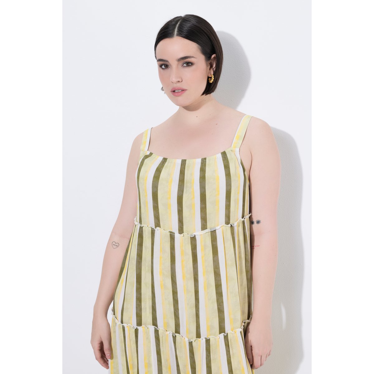 Robe midi à bretelles. Motif rayé. Coupe olive clair, ULLA POPKEN