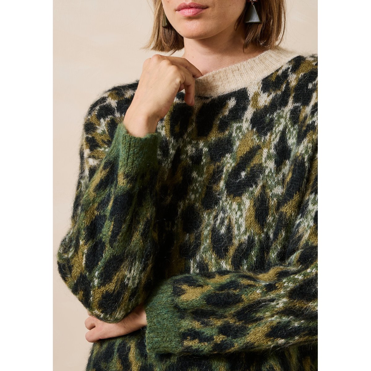 Pull manches longues en jacquard léopard kaki, LA FEE MARABOUTEE