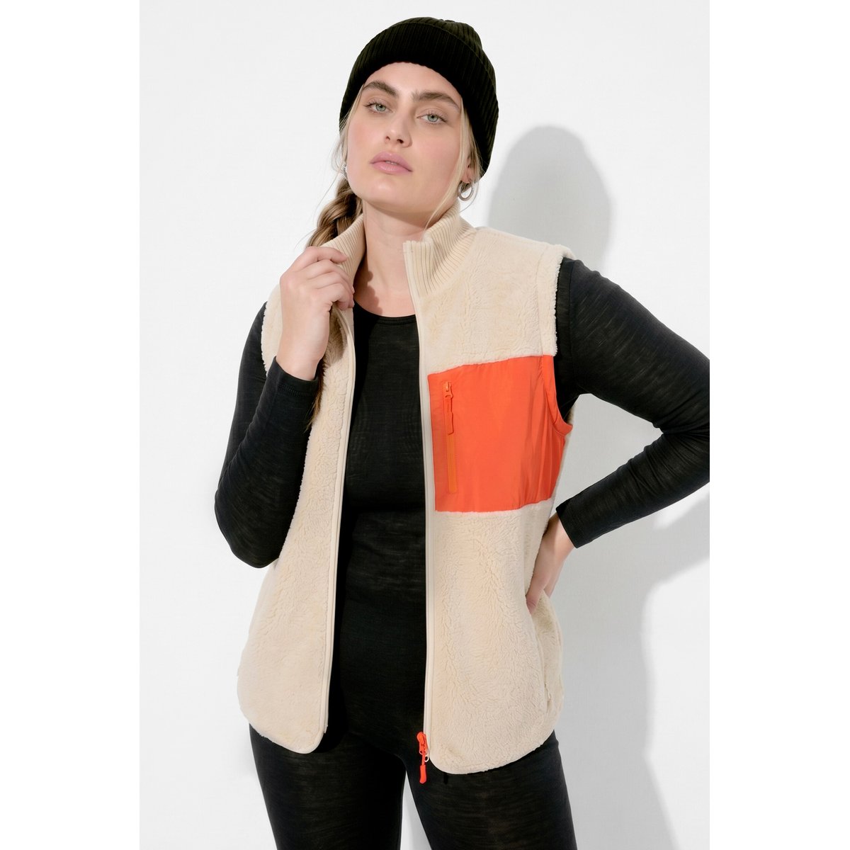 Gilet en polaire bouclée beige, ULLA POPKEN