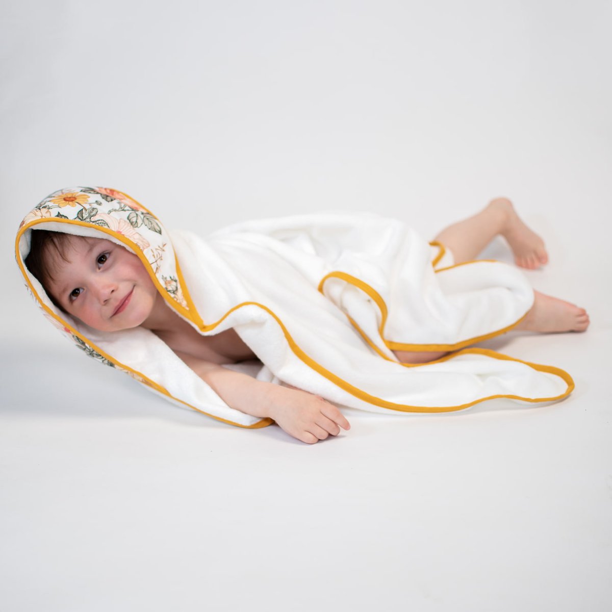 Cape de bain en bambou SAFARI néo vintage imprimé floral, beige, blanc, SEVIRA KIDS