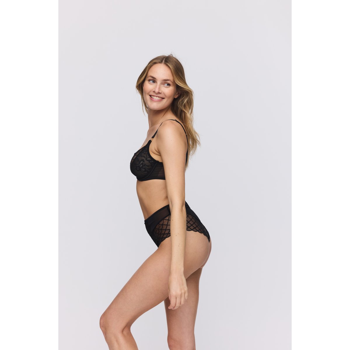 String luxueux AVEN noir, MARIE JO