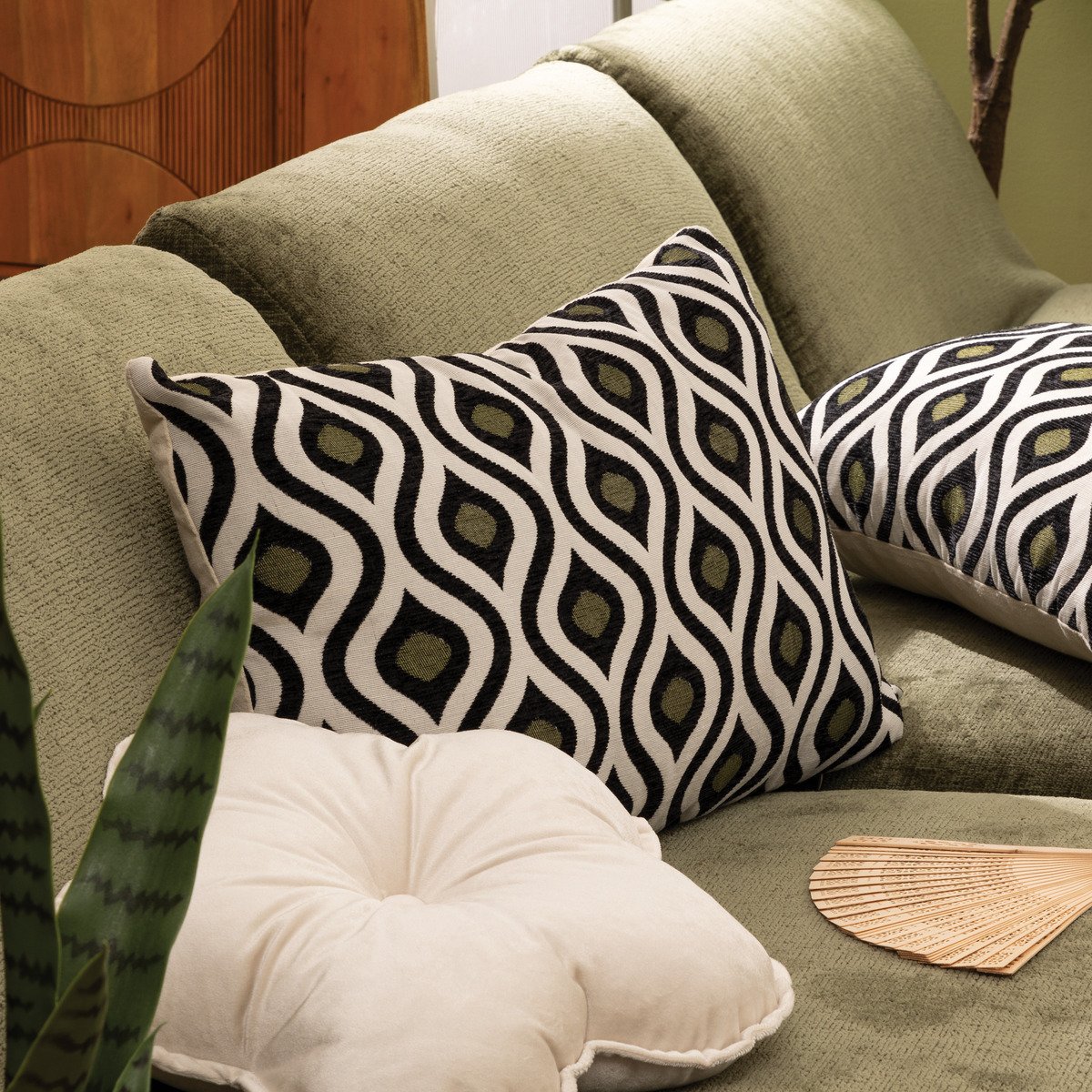 Coussin déhoussable en jacquard TWISTED LIME noir et blanc, ATMOSPHERA