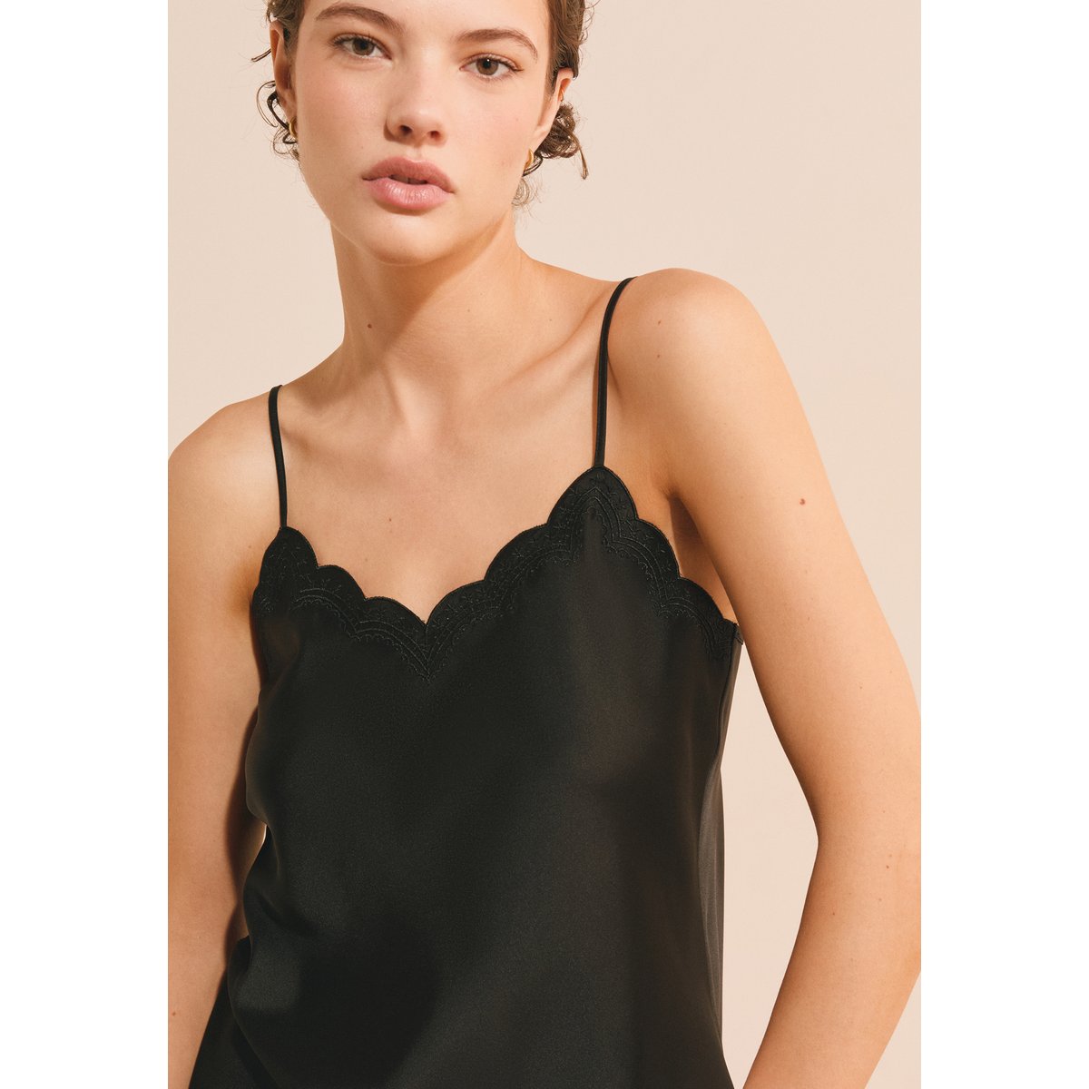Caraco satiné avec détails en broderie EDORI BROD noir, ETAM