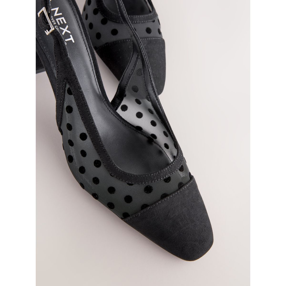 Chaussures à bride arrière et bout carré polkadot noir, NEXT