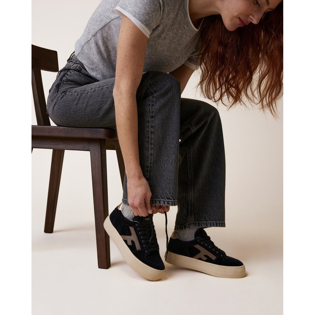 Tennis basses plateforme en velours noir, FAGUO