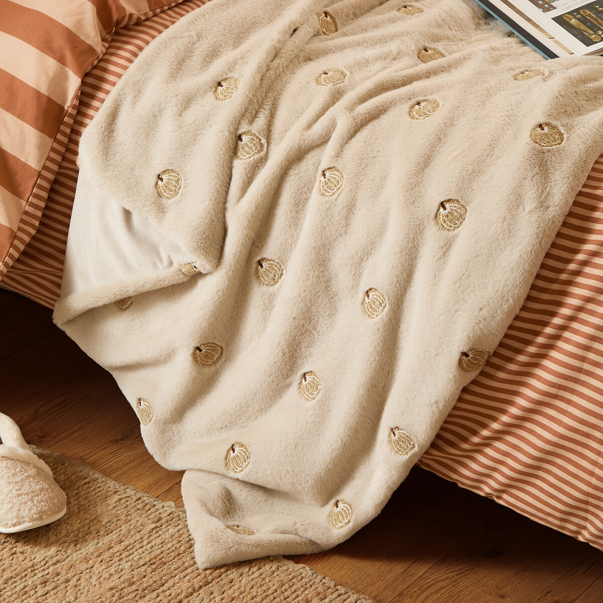 Autumn Pumpkins Embroidered Throw natural, FURN.