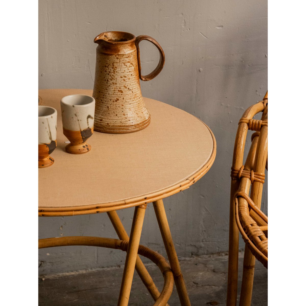 Table basse en rotin et bois teint en beige Léonie N°937 - Bon état beige, DEBONGOUT