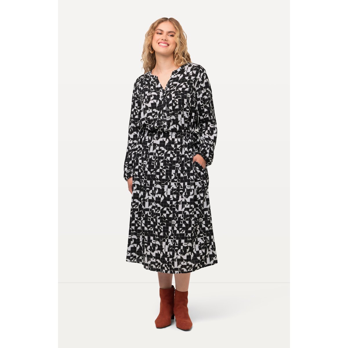 Robe à col tunisien et manches longues noir, ULLA POPKEN